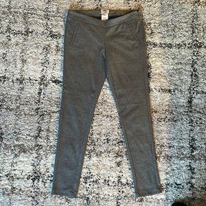 Skinny fitted houndstooth pant, size 6 (runs small) NWOT